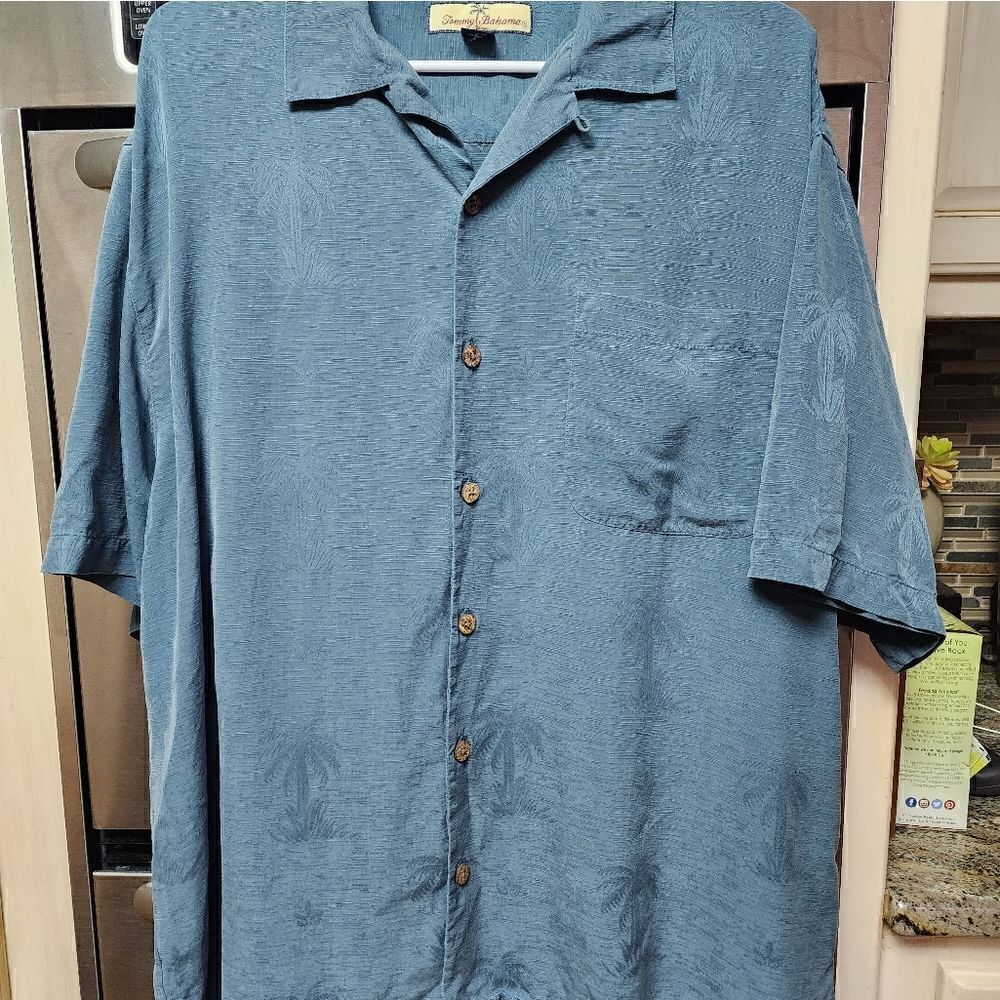 1209 - Tommy Bahama Camp Shirt Men's Large  Short Sleeve 100% Silk Hawaiian